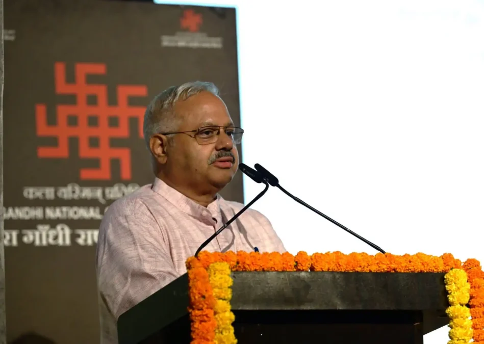 क्या आजादी के बाद की गलत नीतियां ही जनसांख्यिकीय असंतुलन की वजह हैं? RSS प्रचार प्रमुख सुनील आंबेकर द्वारा SIR, CAA और NRC के त्रिकोण पर जानिए संघ का पूरा रुख।