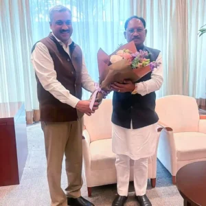मुख्यमंत्री विष्णु देव साय SING फोरम 2026 में भाग लेने सिंगापुर पहुंचे। उच्चायुक्त डॉ. शिल्पक अंबुले ने किया स्वागत। CEO राउंडटेबल में वैश्विक निवेशकों के समक्ष रखेंगे छत्तीसगढ़ के अवसर।